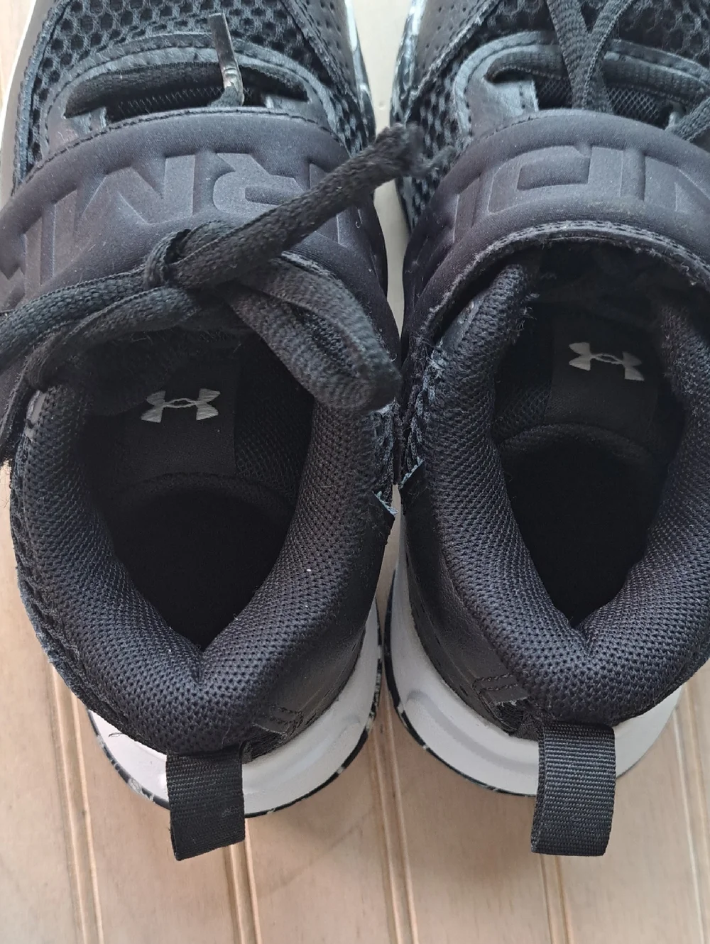 Under Armour Assert 10 AC Black White Hook & Loop Kids Running Shoes
